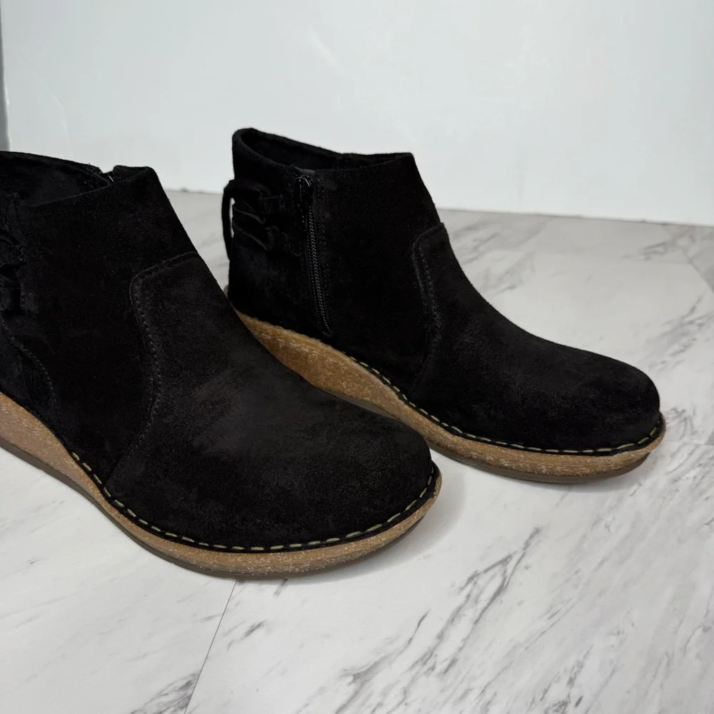 New! Born Viana Black Distressed Wedge Bootie 9 1/2